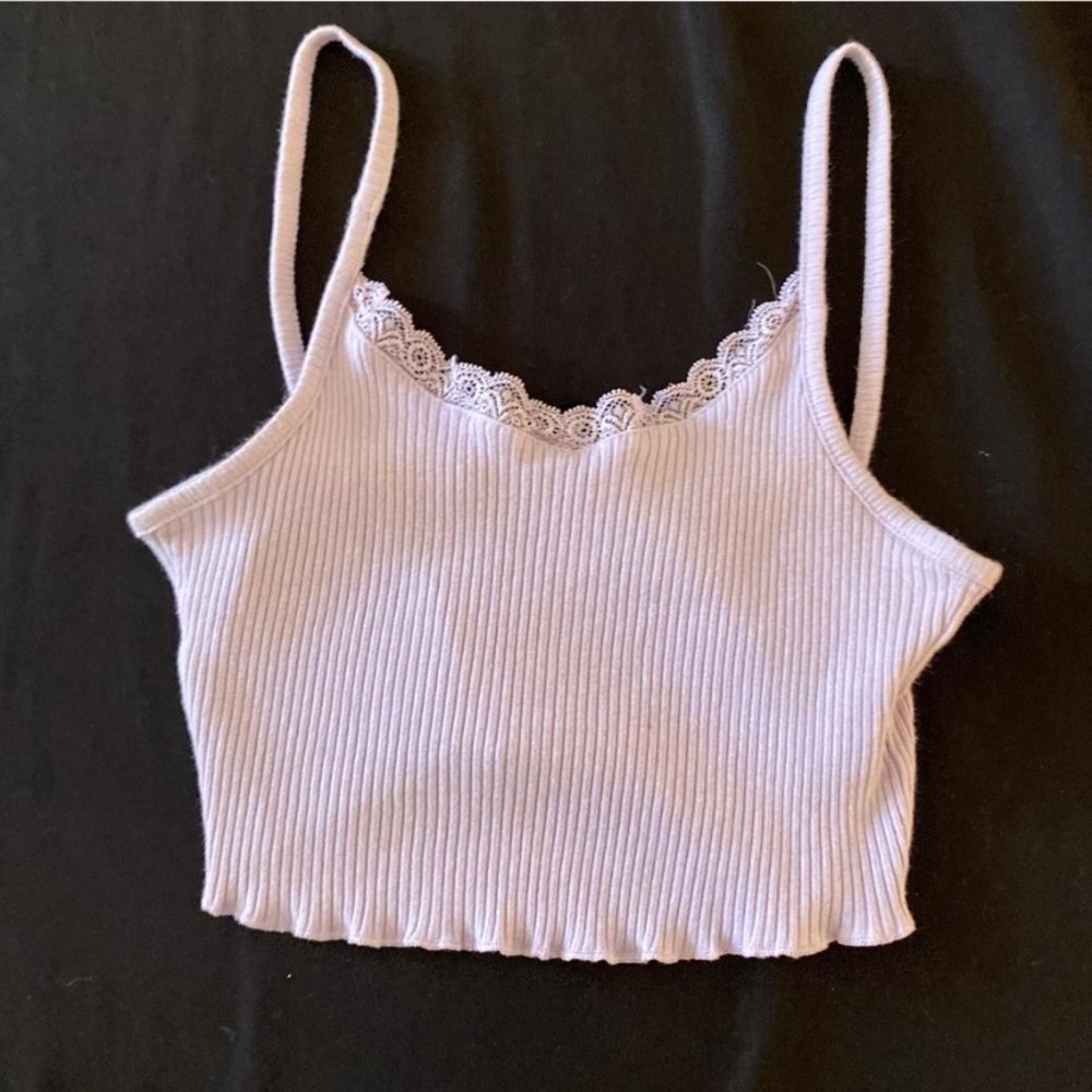 Light purple cropped tanktop with lace
